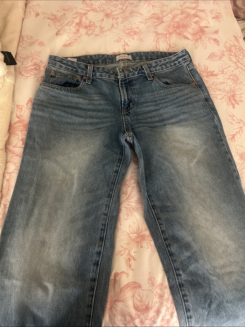 PacSun Women's Straight Leg Jeans in Light Blue Wash